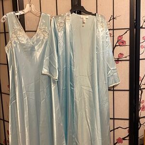 Oscar de la Renta Light Blue Satin Robe and Gown, 2 piece